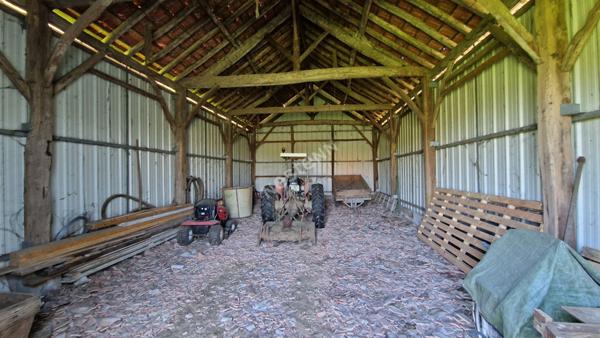 Maison de Maître à fort potentiel avec terrain de 3300 m² et dépendances, proche des commodités !