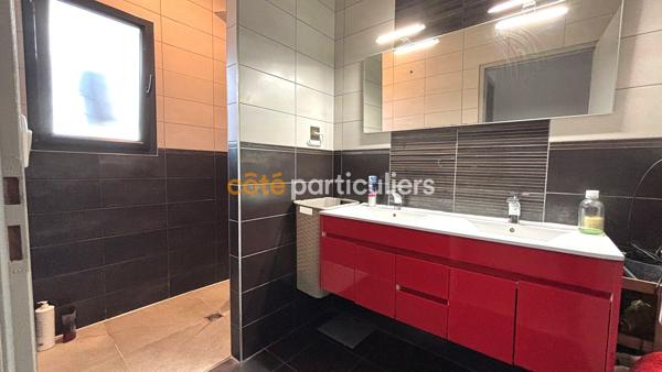 Vente
                Maison168 m² - 6 Pièces -
                    CADAUJAC (33140)
