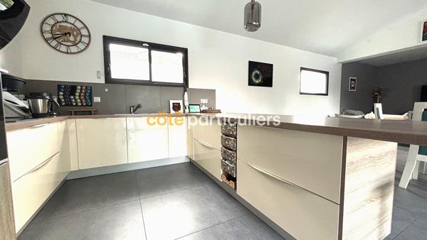 Vente
                Maison168 m² - 6 Pièces -
                    CADAUJAC (33140)