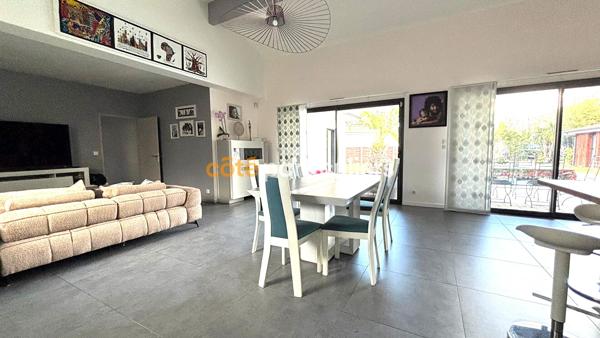 Vente
                Maison168 m² - 6 Pièces -
                    CADAUJAC (33140)