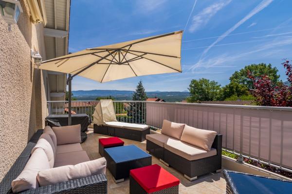 Appartement - villa 130 m², jardin 150 m², terrasse - balcon 25 m²
