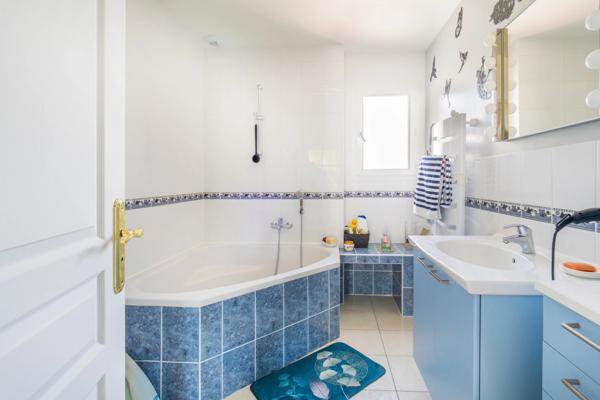 Appartement - villa 130 m², jardin 150 m², terrasse - balcon 25 m²
