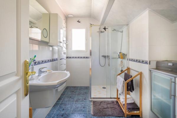 Appartement - villa 130 m², jardin 150 m², terrasse - balcon 25 m²