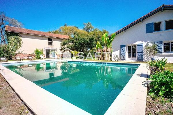 Maison rénovée de 366 m2 sur 3 881 m2 de terrain