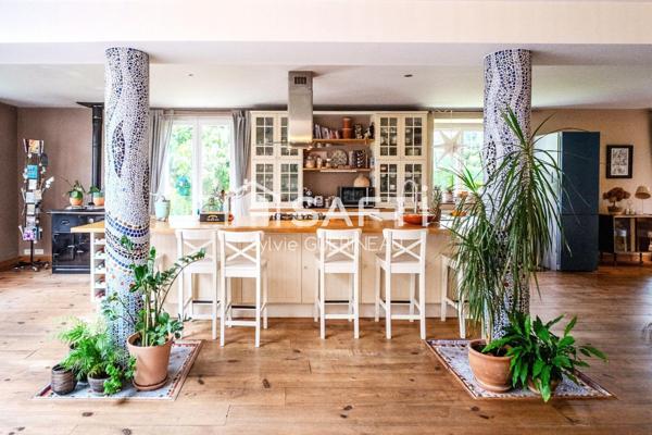 Maison rénovée de 366 m2 sur 3 881 m2 de terrain