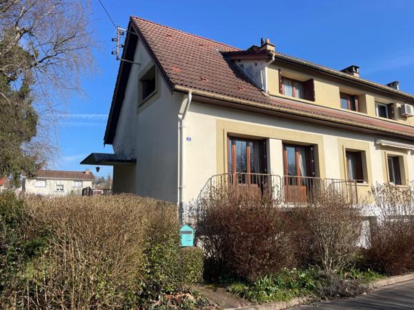 Maison mitoyenne F5 dans secteur privilégié du Près la rose