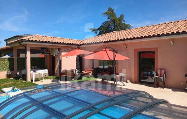 Superbe maison de plain-pied avec piscine