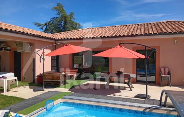 Superbe maison de plain-pied avec piscine