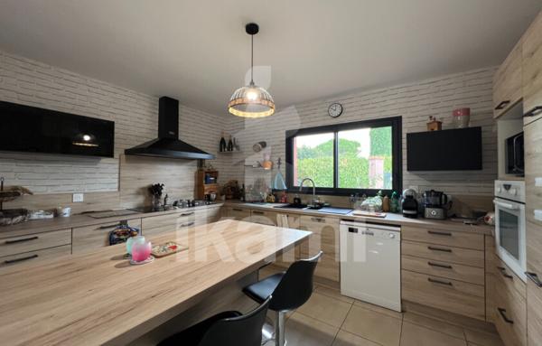 Superbe maison de plain-pied avec piscine