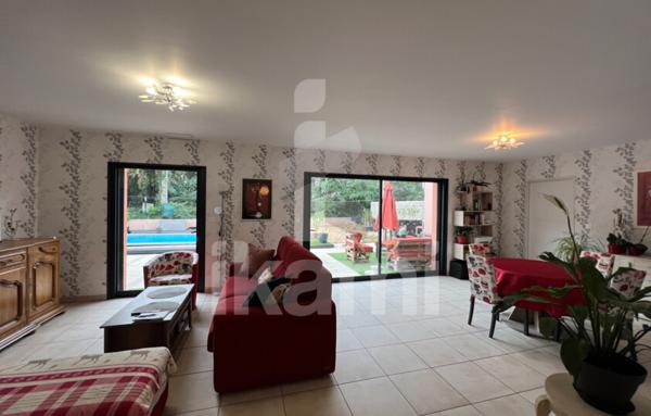 Superbe maison de plain-pied avec piscine