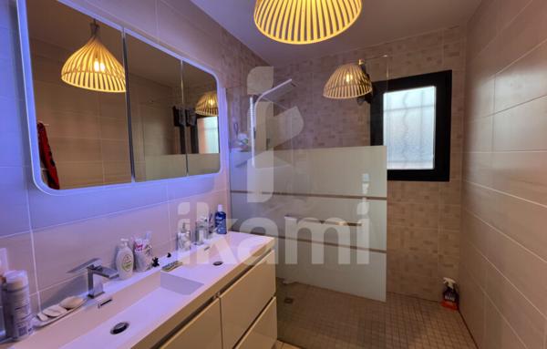 Superbe maison de plain-pied avec piscine