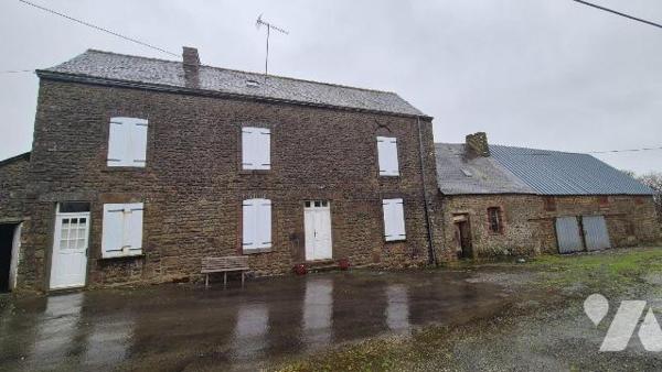 GORRON en campagne: fermette comprenant entrée sur cuisine, séjour, salon, WC.
A l'étage: pali...