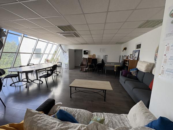 Aubagne (13400) Bureau de 213m2 - Aubagne / Camp Major