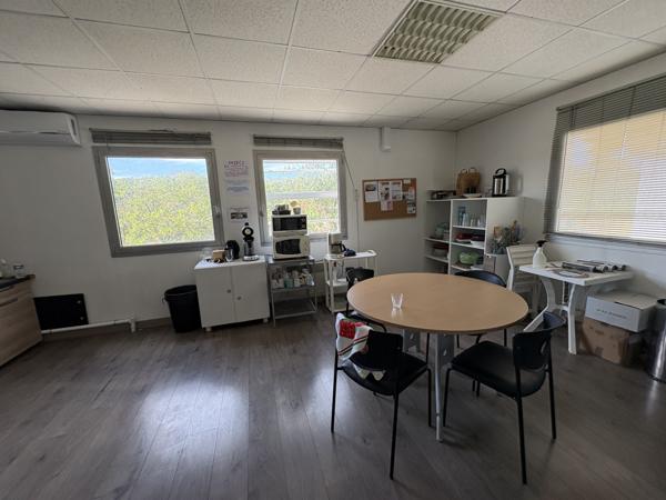 Aubagne (13400) Bureau de 213m2 - Aubagne / Camp Major