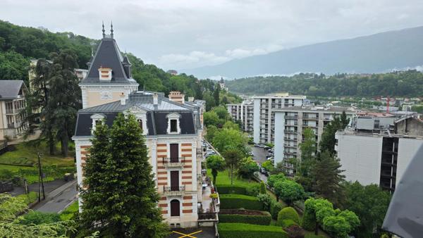 Appartement 2 pièces de 34 m2 à Aix-les-Bains avec vue château