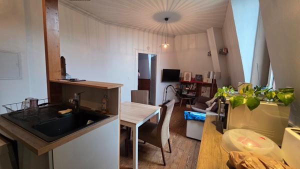 Appartement 2 pièces de 34 m2 à Aix-les-Bains avec vue château