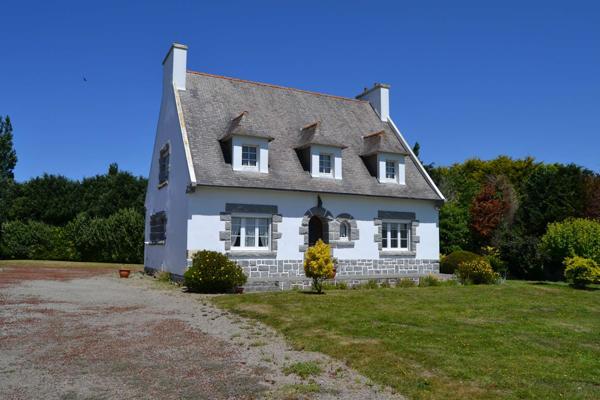 Plougasnou (29630) Plougasnou, belle maison traditionnelle sur 3500 m2 de terrain.