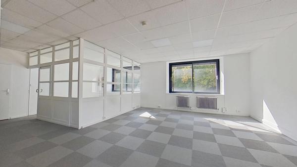 Dpt Meurthe et Moselle (54), BUREAU de 64,14 m2 à louer à MAXÉVILLE, stationnement gratuit.