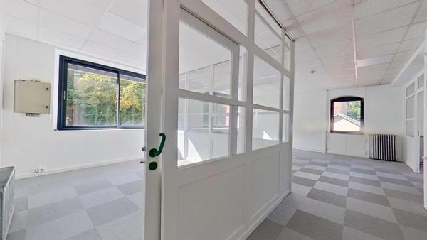 Dpt Meurthe et Moselle (54), BUREAU de 64,14 m2 à louer à MAXÉVILLE, stationnement gratuit.