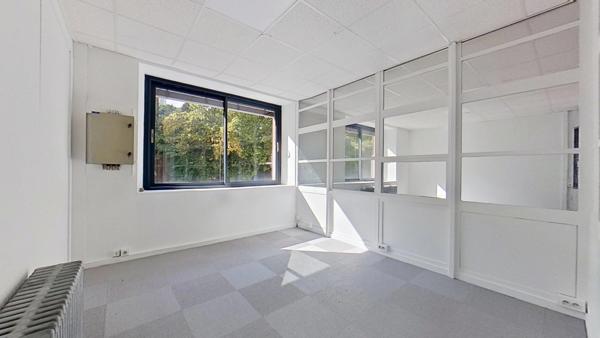 Dpt Meurthe et Moselle (54), BUREAU de 64,14 m2 à louer à MAXÉVILLE, stationnement gratuit.