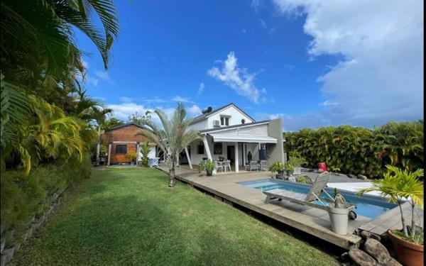 Maison à vendre    4 pièces • 122,85 m2 Baie-Mahault