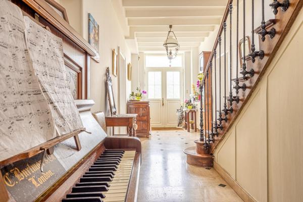 DEMEURE DE CHARME AVEC DÉPENDANCES AU COEUR DE CHAURAY