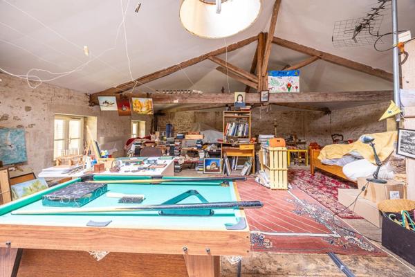 DEMEURE DE CHARME AVEC DÉPENDANCES AU COEUR DE CHAURAY