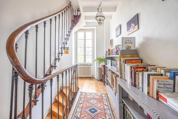 DEMEURE DE CHARME AVEC DÉPENDANCES AU COEUR DE CHAURAY