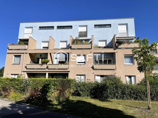 Appartement type 3 traversant de 60 m2, au 2 ème et dernier étage d'une petite copropriété.