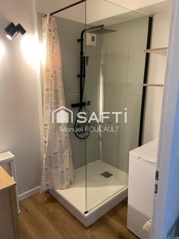 Appartement type 3 traversant de 60 m2, au 2 ème et dernier étage d'une petite copropriété.