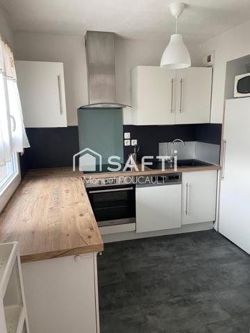 Appartement type 3 traversant de 60 m2, au 2 ème et dernier étage d'une petite copropriété.