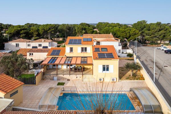 Maison
         5 pièces
        - 160 m² Exclusivité 730 000 € *