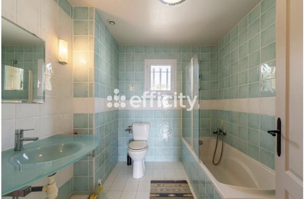 Maison
         5 pièces
        - 160 m² Exclusivité 730 000 € *