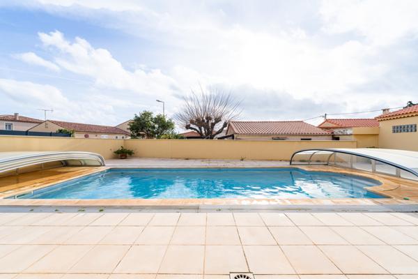 Maison
         5 pièces
        - 160 m² Exclusivité 730 000 € *