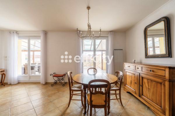 Maison
         5 pièces
        - 160 m² Exclusivité 730 000 € *