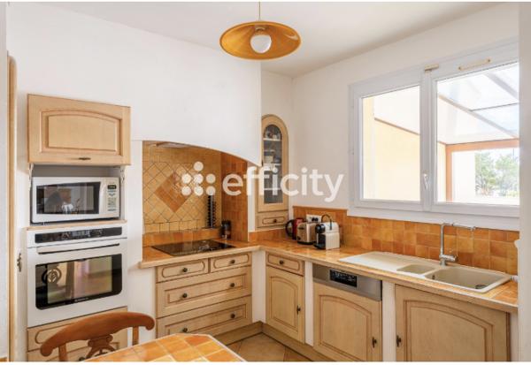 Maison
         5 pièces
        - 160 m² Exclusivité 730 000 € *
