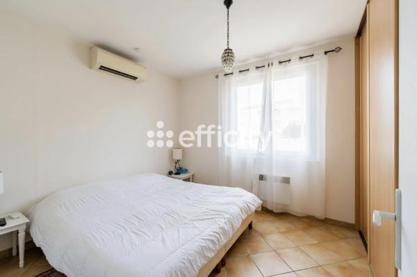 Maison
         5 pièces
        - 160 m² Exclusivité 730 000 € *