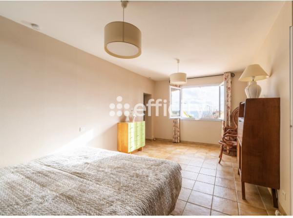 Maison
         5 pièces
        - 160 m² Exclusivité 730 000 € *