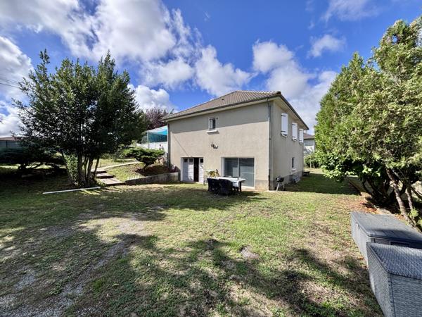 Maison rénovée, 4 chambres, garage, terrasse, terrain