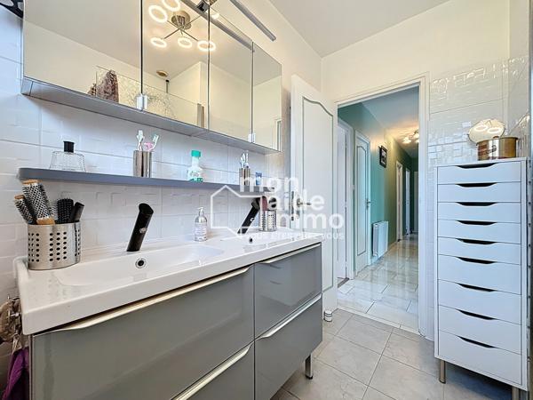 Maison rénovée, 4 chambres, garage, terrasse, terrain