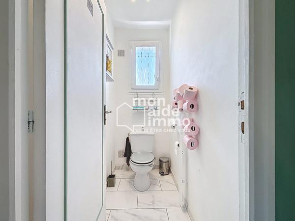 Maison rénovée, 4 chambres, garage, terrasse, terrain