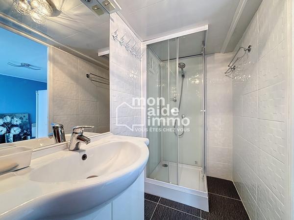 Maison rénovée, 4 chambres, garage, terrasse, terrain