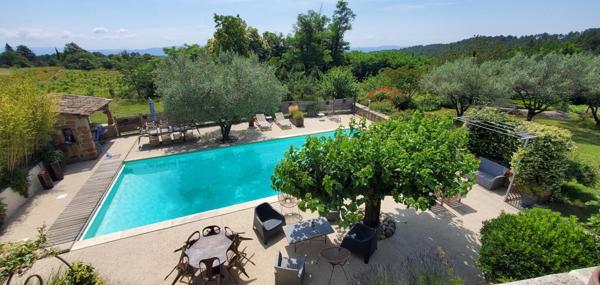 MAS PROVENÇAL DU XVIIIe, VUE ALPES ET MONT VENTOUX. CINQ CHAMBRES, IMMENSE SALON, GRANDE PISCINE, SIX TERRASSES. OPPORTUNITÉ UNIQUE À SAISIR