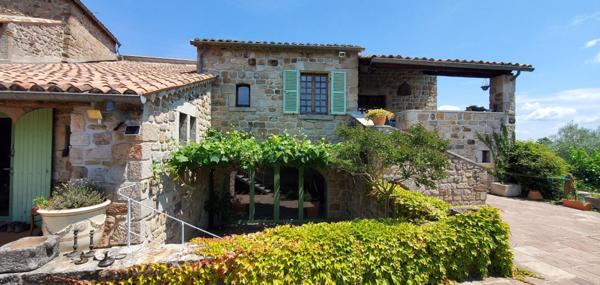 MAS PROVENÇAL DU XVIIIe, VUE ALPES ET MONT VENTOUX. CINQ CHAMBRES, IMMENSE SALON, GRANDE PISCINE, SIX TERRASSES. OPPORTUNITÉ UNIQUE À SAISIR