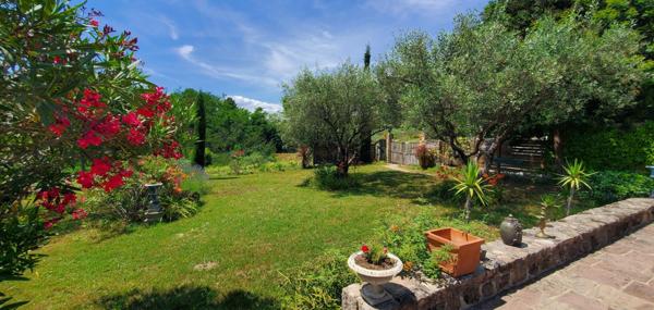 MAS PROVENÇAL DU XVIIIe, VUE ALPES ET MONT VENTOUX. CINQ CHAMBRES, IMMENSE SALON, GRANDE PISCINE, SIX TERRASSES. OPPORTUNITÉ UNIQUE À SAISIR