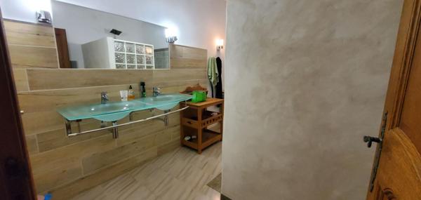 MAS PROVENÇAL DU XVIIIe, VUE ALPES ET MONT VENTOUX. CINQ CHAMBRES, IMMENSE SALON, GRANDE PISCINE, SIX TERRASSES. OPPORTUNITÉ UNIQUE À SAISIR