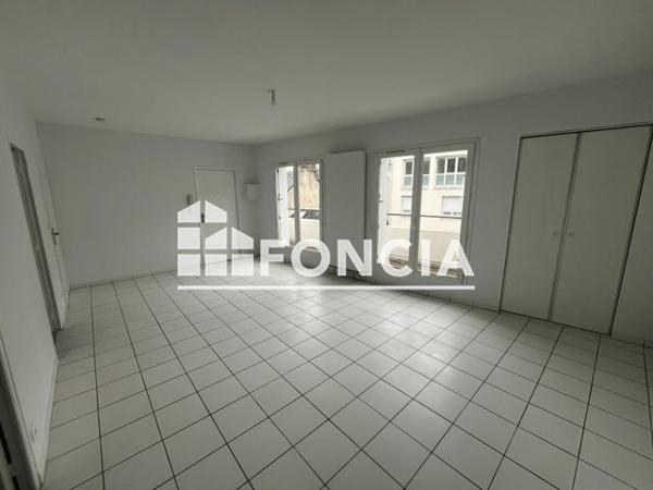 Location Appartement 2 pièces 53.71 m² - 8 RUE GRECOURT Tours 37000
