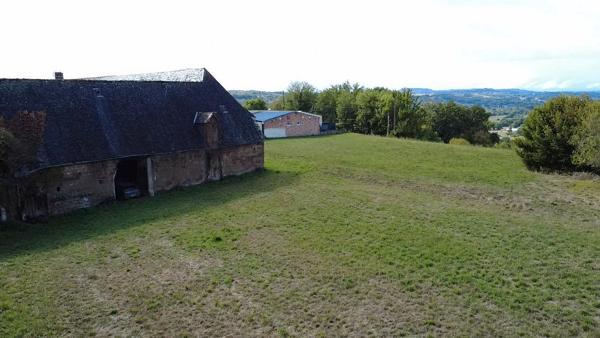 Charmante et grande propriété en pierre à rénovée avec terrain constructible