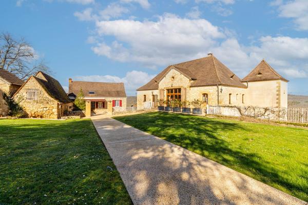 Propriété d’Exception – Domaine Privé de 27 Hectares en Position Dominante – Périgord Noir