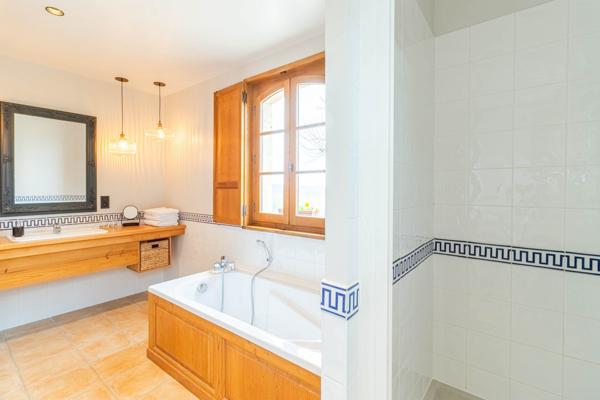 Propriété d’Exception – Domaine Privé de 27 Hectares en Position Dominante – Périgord Noir